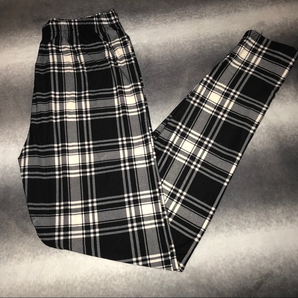 🚫SOLD🚫 Du North Curvy Black White Plaid Leggings - Picture 2 of 5